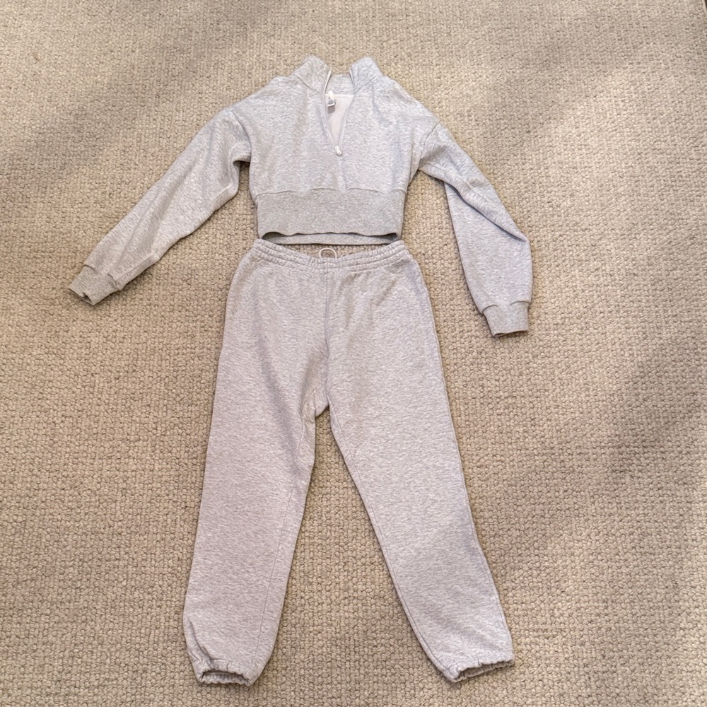 SKIMS Light Gray Women's Cropped Sweater and Jogger Set